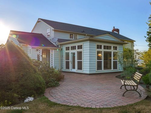 1320 15th St, Astoria, OR, 97103-3836 | Card Image