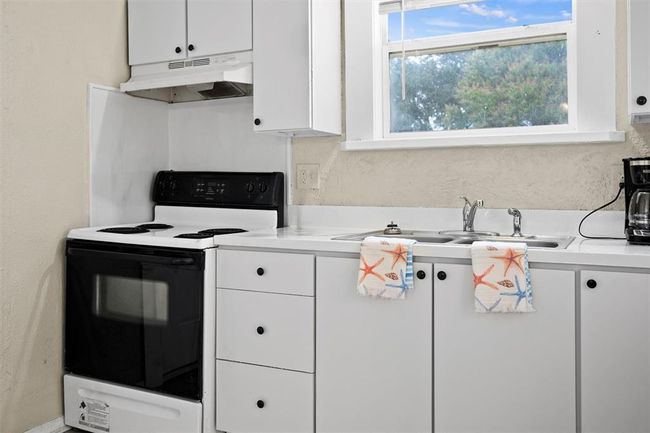 APT-2 - 527 8 Th St N, Condo with 4 bedrooms, 3 bathrooms and null parking in St Petersburg FL | Image 12