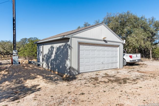 381 Camino Primero, House other with 3 bedrooms, 2 bathrooms and null parking in Leakey TX | Image 48