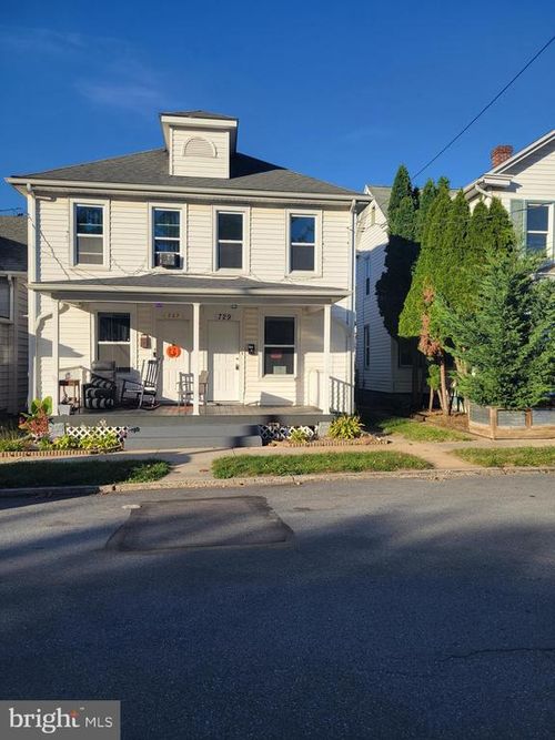 729 E Washington St, CHAMBERSBURG, PA, 17201-2749 | Card Image