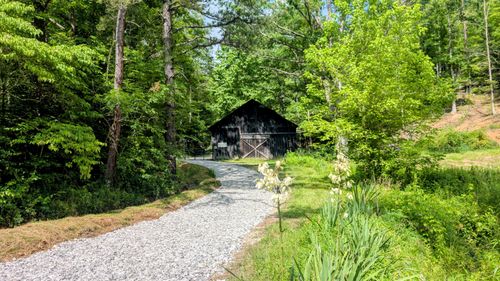 430 Smith Rd, Annville, KY, 40402-9795 | Card Image