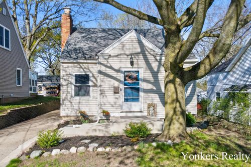 1233 Diamond Ave Ne, Grand Rapids, MI, 49505-5213 | Card Image