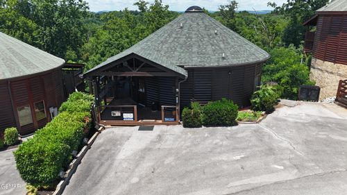 1086 Towering Oaks Dr, Sevierville, TN, 37876-2546 | Card Image