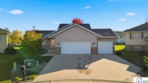 113 Bunker Ct, Mankato, MN, 56001-8716 | Card Image