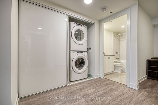 402 - 10 Wilby Cres, Condo with 2 bedrooms, 2 bathrooms and 1 parking in York ON | Image 13
