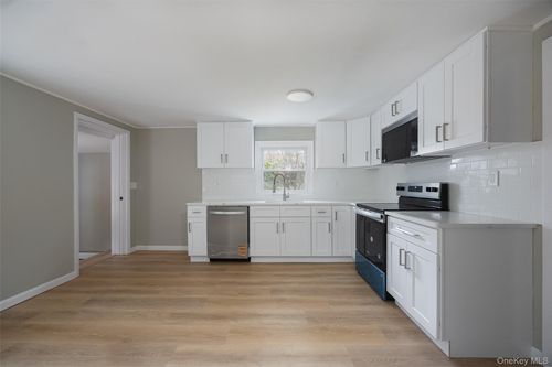 19 Creek Bend Rd, East Fishkill, NY, 12533-8115 | Card Image