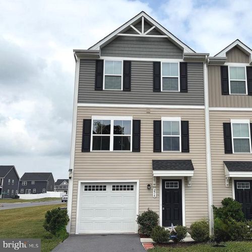 276 Rhea Dr, MARTINSBURG, WV, 25403-1747 | Card Image