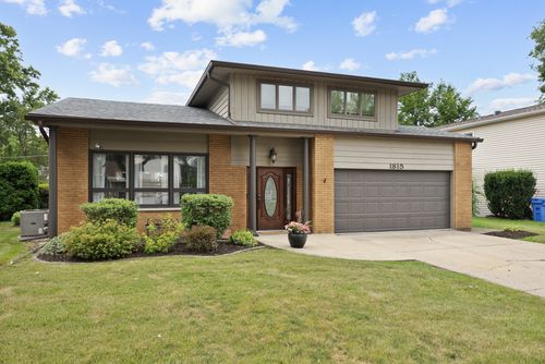 1815 Azalea Ln, Mount Prospect, IL, 60056-1807 | Card Image