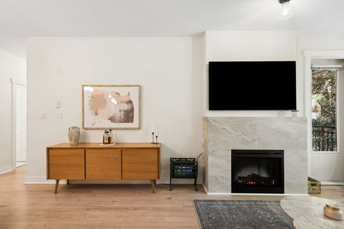 218-1111 E 27th St, North Vancouver, BC, V7J1S3 | Card Image