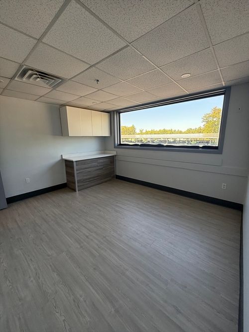 649 Oak St, East Bridgewater, MA, 02333-1215 | Card Image