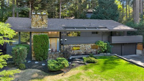 4489 Emily Carr Dr, Victoria, BC, V8X2N5 | Card Image