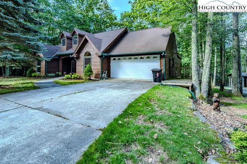 717 Pine Ridge Rd, Beech Mountain, NC, 28604-8154 | Card Image