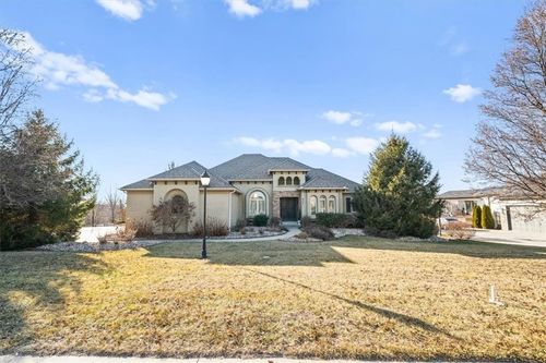 8050 N Caldwell Ave, Parkville, MO, 64152-1608 | Card Image