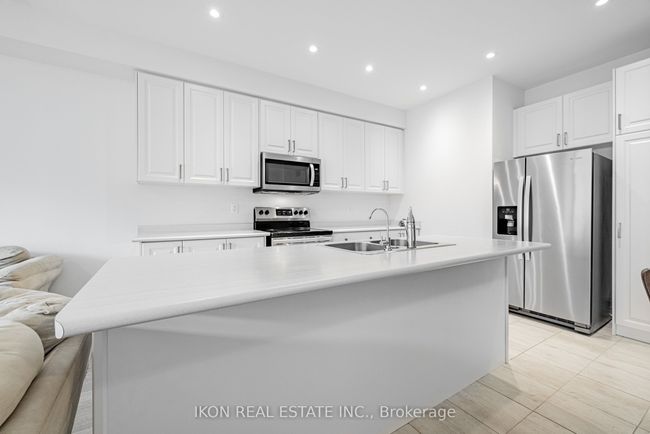 33 Robb Thompson Rd, House attached with 3 bedrooms, 3 bathrooms and 3 parking in Mount Albert ON | Image 16