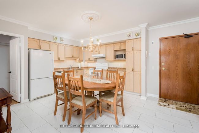 509 - 2504 Rutherford Rd, Condo with 2 bedrooms, 2 bathrooms and 1 parking in Concord ON | Image 4