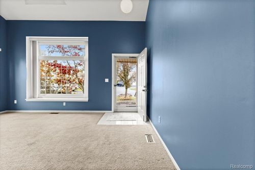 11-28673 Bayberry Ct E, Livonia, MI, 48154-3869 | Card Image