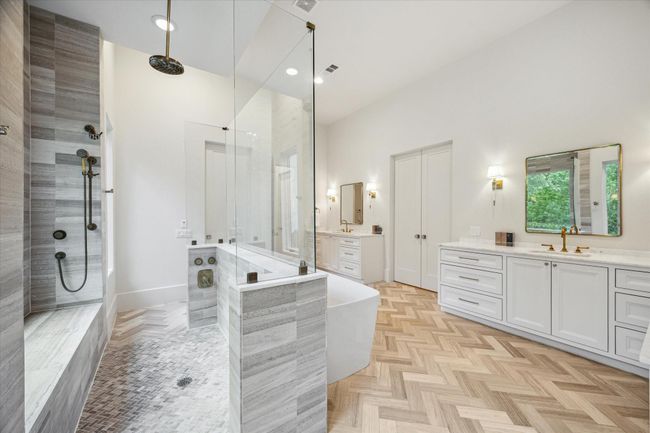E - 22 E Shady Ln, House other with 5 bedrooms, 5 bathrooms and 3 parking in Houston TX | Image 26