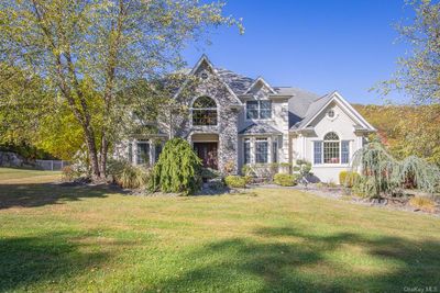 View of front of property featuring a front yard | Image 1