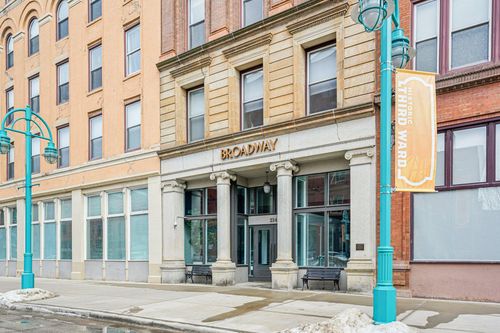 234 N Broadway, MILWAUKEE, WI, 53202-5822 | Card Image