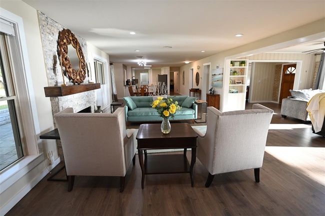 1013 Quail Ln, House other with 3 bedrooms, 2 bathrooms and 3 parking in Eagle Lake TX | Image 12