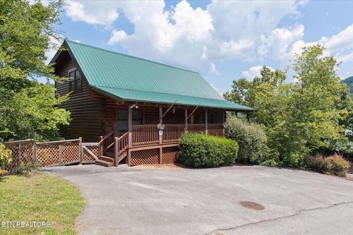 808-3164 White Falcon Way, Pigeon Forge, TN, 37863-7719 | Card Image