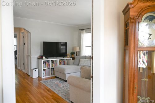 915 N Dorchester Ave, Royal Oak, MI, 48067-2168 | Card Image
