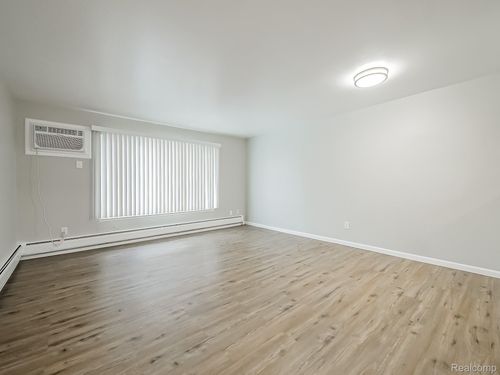 apt-11-1490 Nancywood Dr, Waterford, MI, 48327-2062 | Card Image