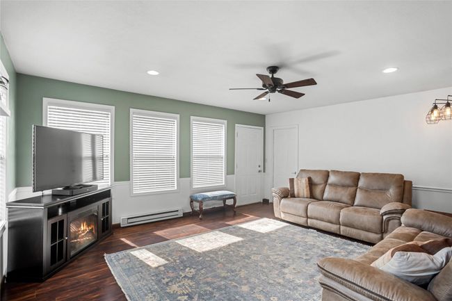 1034 66 Th St, Home with 4 bedrooms, 3 bathrooms and null parking in Windsor Heights IA | Image 14