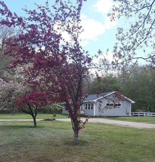 76 Hall Rd, Sturbridge, MA, 01566-1279 | Card Image