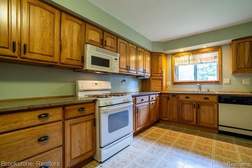 2042 Werner Rd, Columbus, MI, 48063-3725 | Card Image