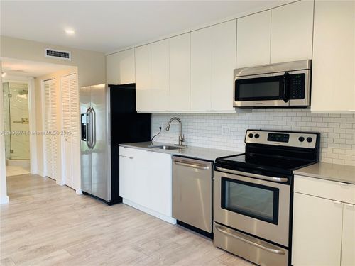 apt-4-2412 Ne 26th St, Fort Lauderdale, FL, 33305-1623 | Card Image