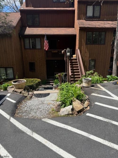 4-4 Village Way, Vernon, NJ, 07462-3193 | Card Image