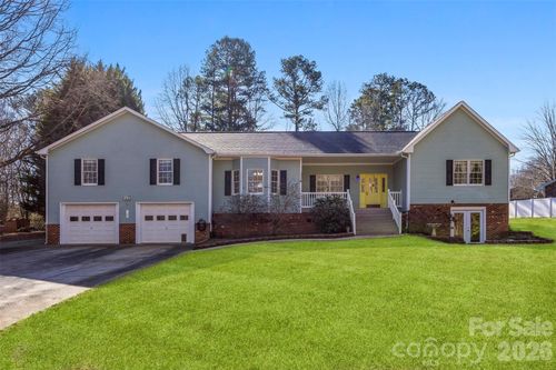 601 Elmwood Cir, Dallas, NC, 28034-8566 | Card Image