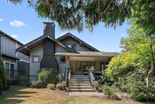 9646 6th St, Sidney, BC, V8L2W2 | Card Image