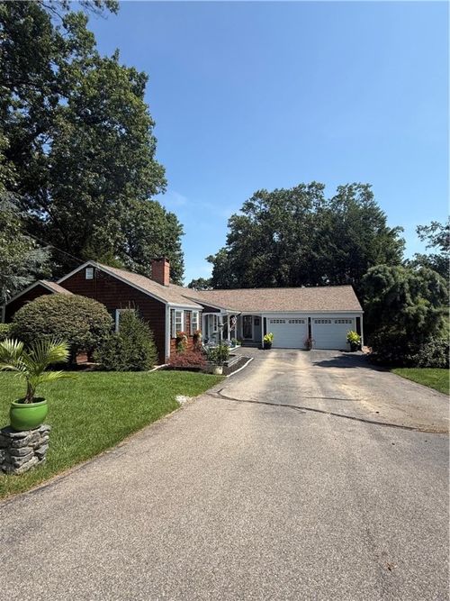 40 Meredith Dr, Cranston, RI, 02920-4634 | Card Image