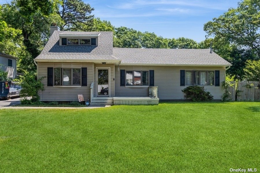 Louis Kossuth Ave, Ronkonkoma, NY 11779