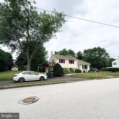 30 Ursinus Ave, TRAPPE, PA, 19426-2024 | Card Image