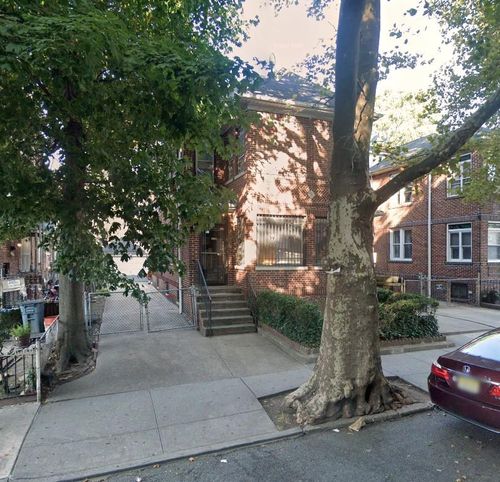 37 77th Street, New York, NY, 11372 | Card Image