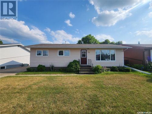 32 Jubilee Cres, Melville, SK, S0A2P1 | Card Image