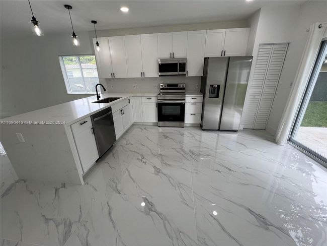 910 Nw 4th Ave, House other with 3 bedrooms, 3 bathrooms and null parking in Hallandale Beach FL | Image 18