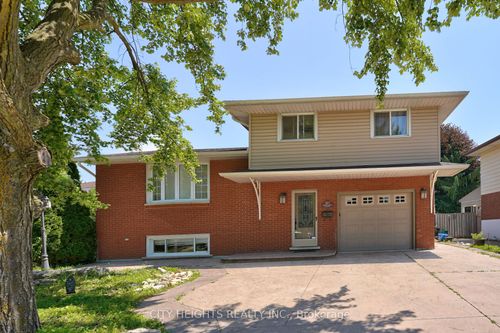 207 Christopher Dr, Cambridge, ON, N1R4S6 | Card Image