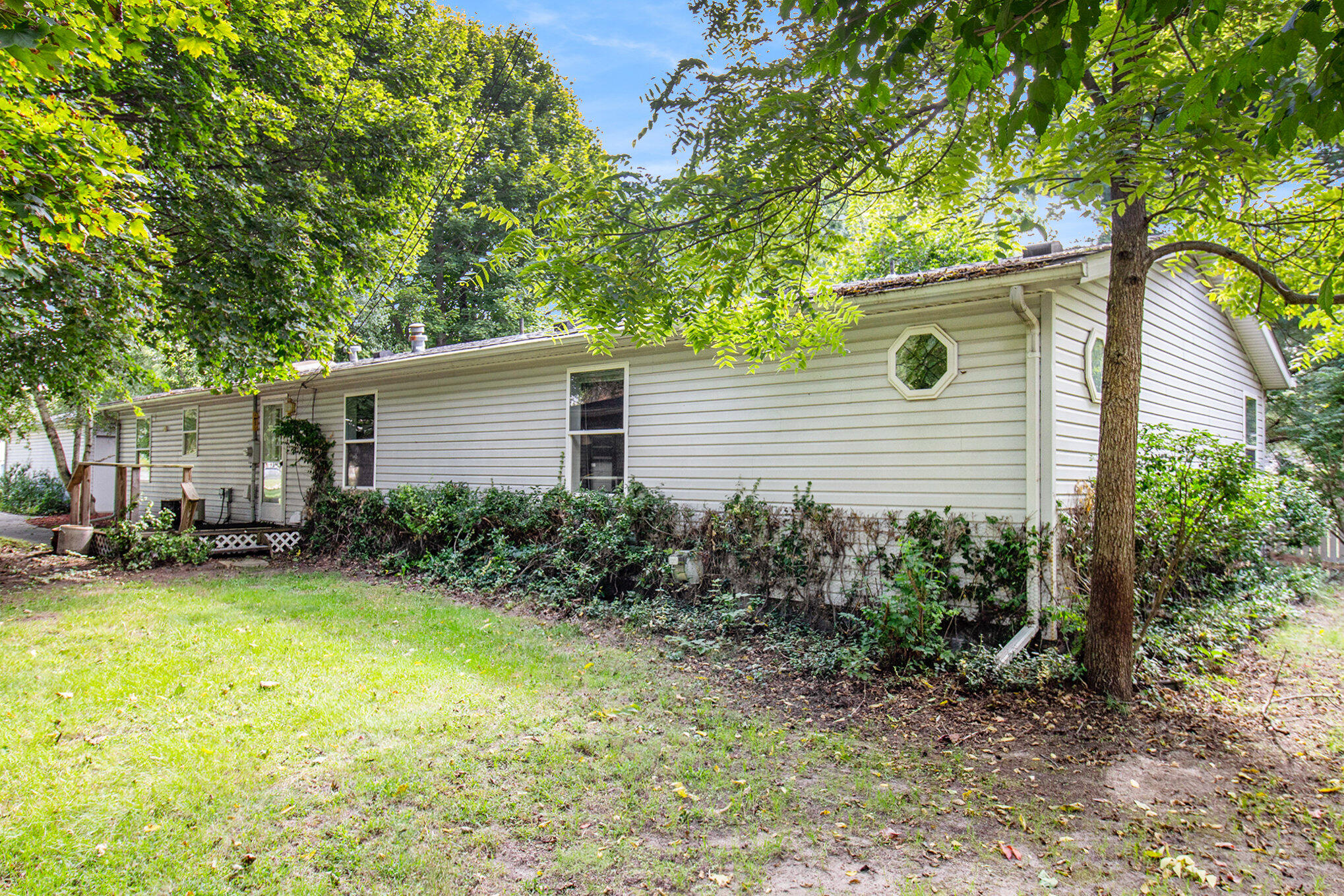 Williams St, Stockbridge, MI 49285