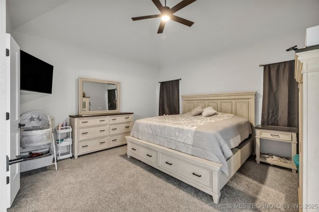 Master bedroom with ensuite | Image 20