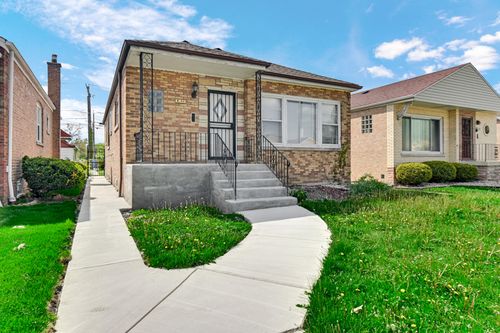 8242 S Damen Ave, Chicago, IL, 60620-5336 | Card Image