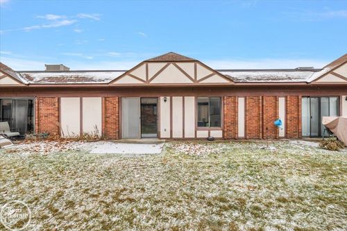 29900 Grand Oaks Dr, Warren, MI, 48092-4674 | Card Image