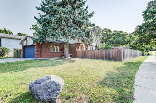 204 Country Hill Dr, Kitchener, ON, N2E1R6 | Card Image