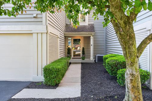 6029 Glenbarr Pl, Dublin, OH, 43017-9055 | Card Image