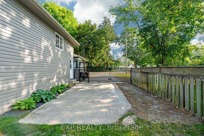 250 William St E, House other with 3 bedrooms, 2 bathrooms and 3 parking in Parkhill ON | Image 34