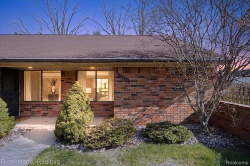 23056 Harrington St, Clinton Twp, MI, 48036-2320 | Card Image