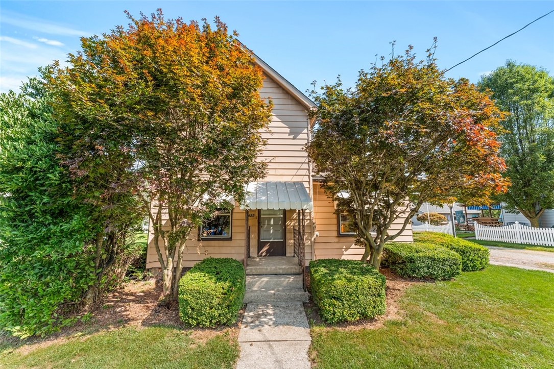 Walnut St, Sharpsville, PA 16150